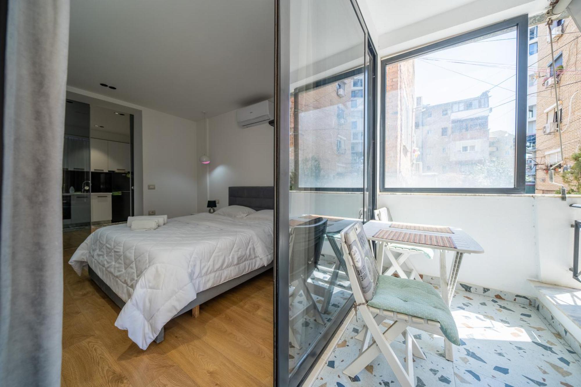 Cosy Urban Central Apartment Tirana Exterior foto