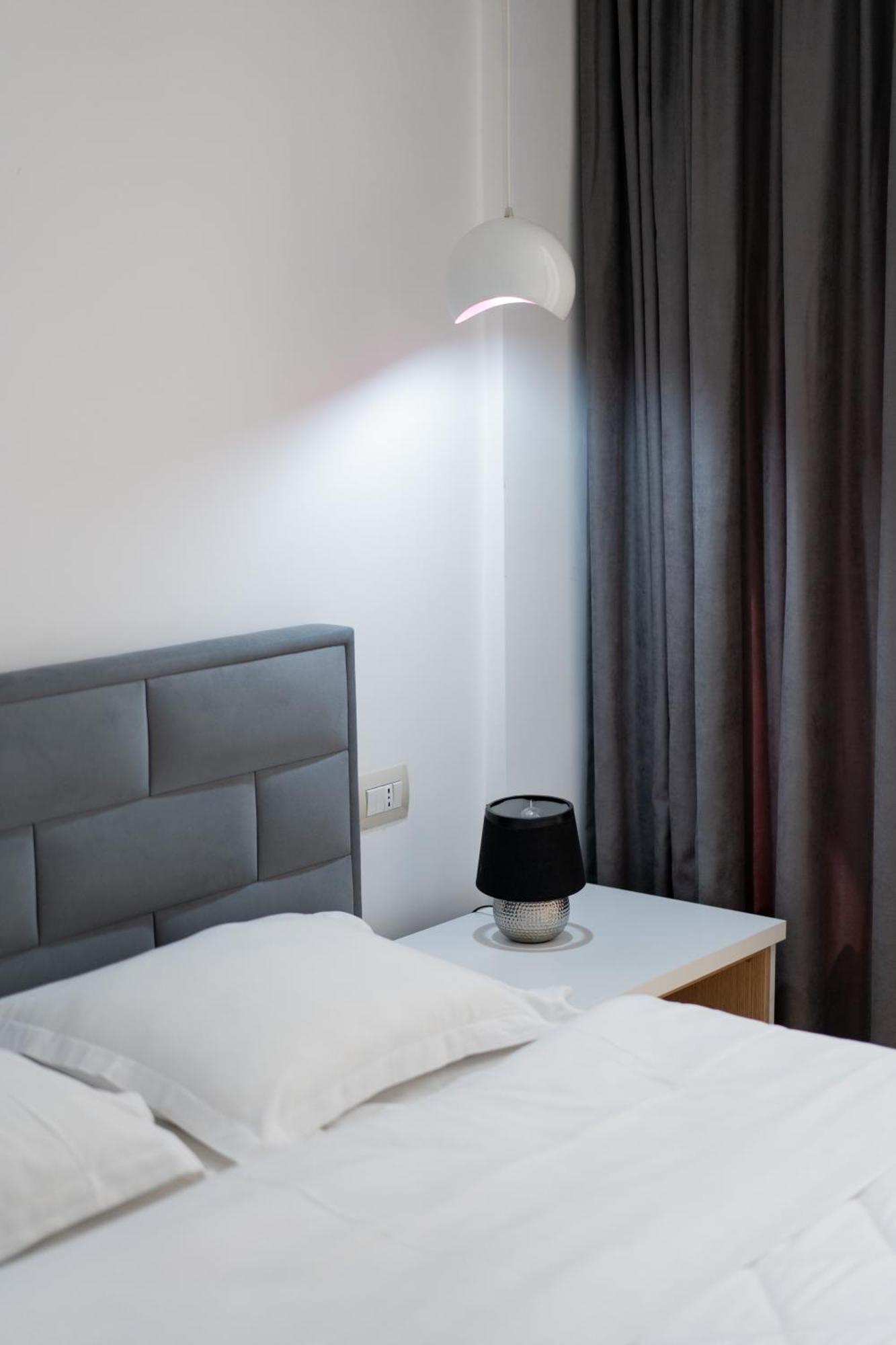 Cosy Urban Central Apartment Tirana Exterior foto