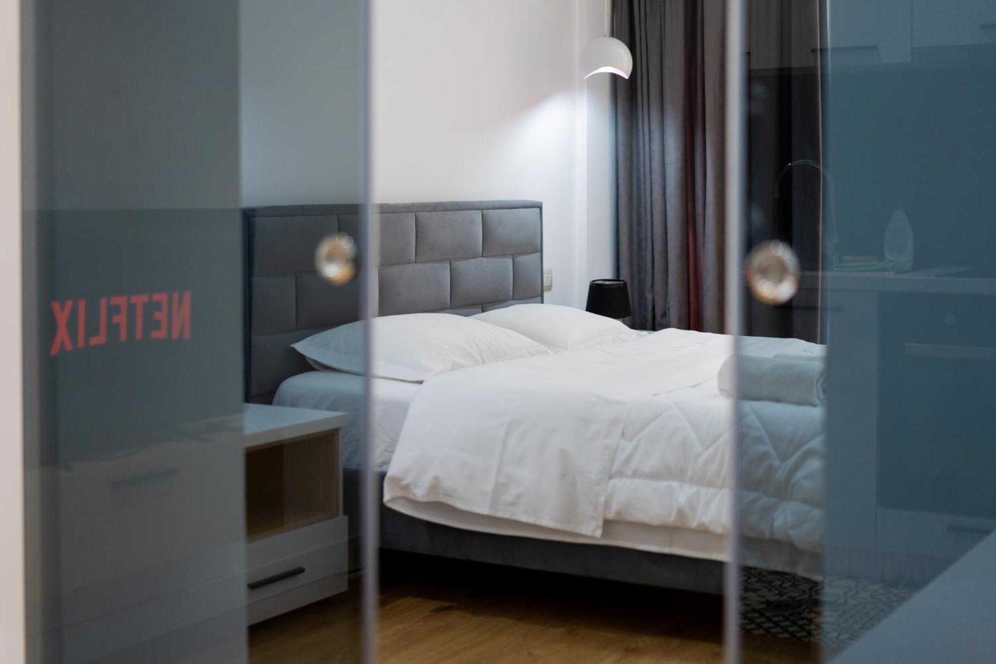 Cosy Urban Central Apartment Tirana Exterior foto