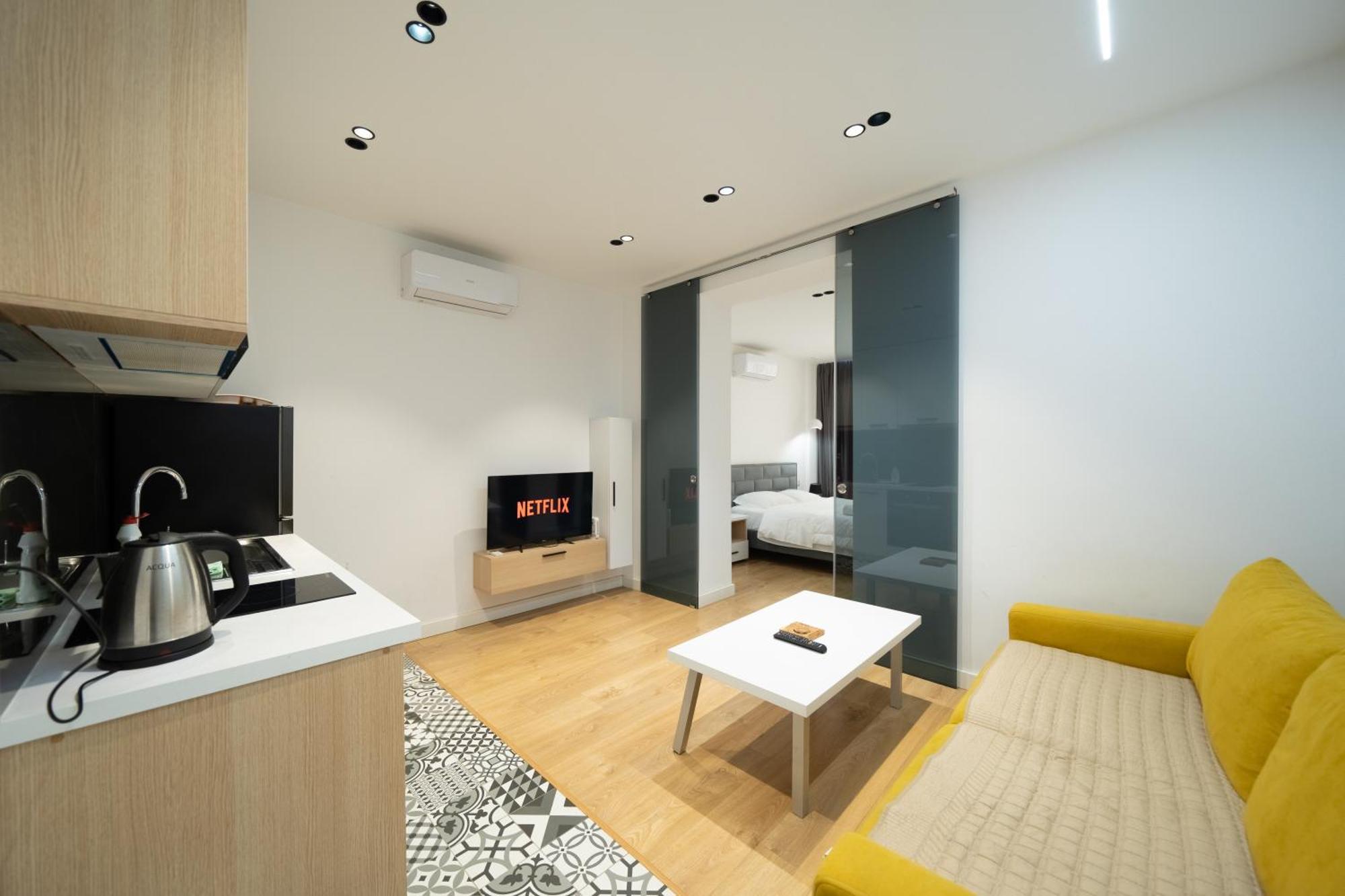 Cosy Urban Central Apartment Tirana Exterior foto